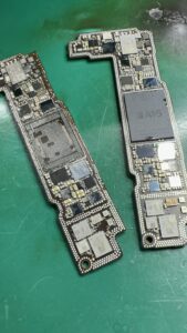 車に轢かれたiPhone13 基盤修理（CPU移植）作業状況2