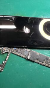 【簡略修理レポート】iPhone SE2 突然起動しない｜CPU移植でデータ復旧成功