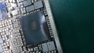 iPhone 8 Plus 基板修理 コンデンサー不良