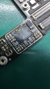 iPhone 14 Pro 水没 基板腐食