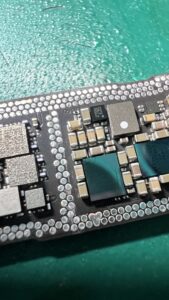 iPhone 16 Plus 基板修理 データ復旧成功