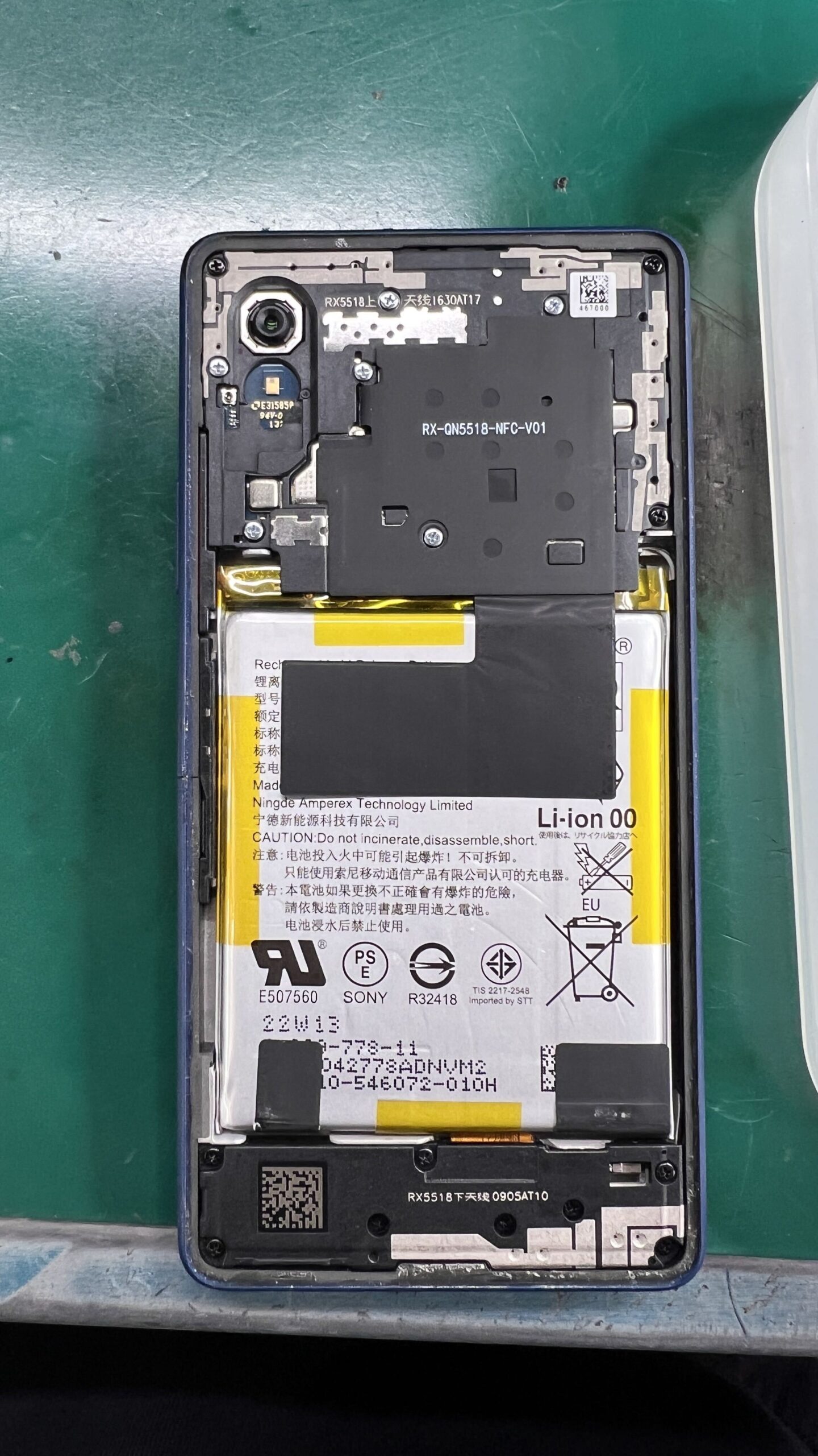 Xperia Ace III 分解状態
