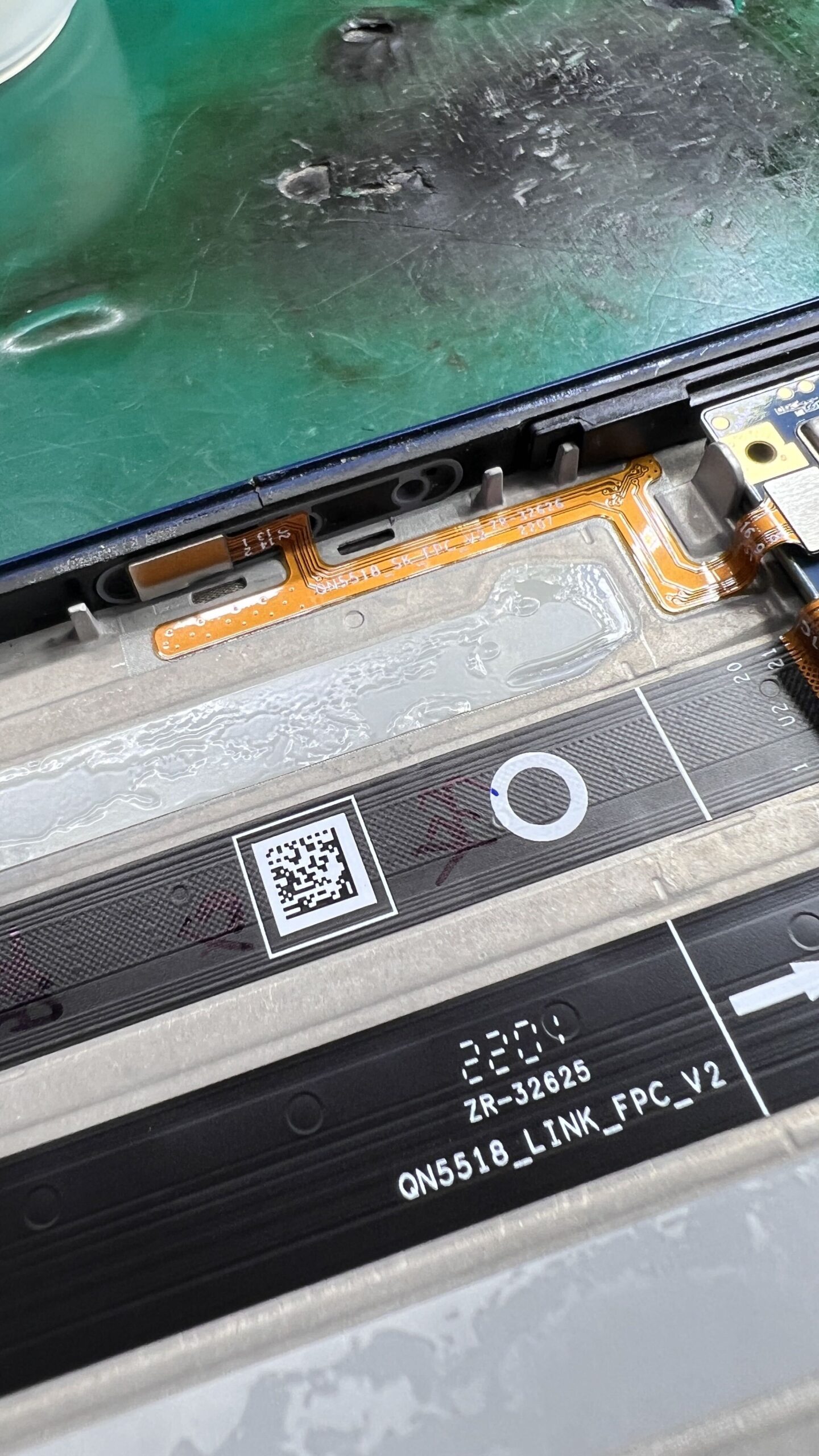 Xperia Ace III 電源ボタン周辺