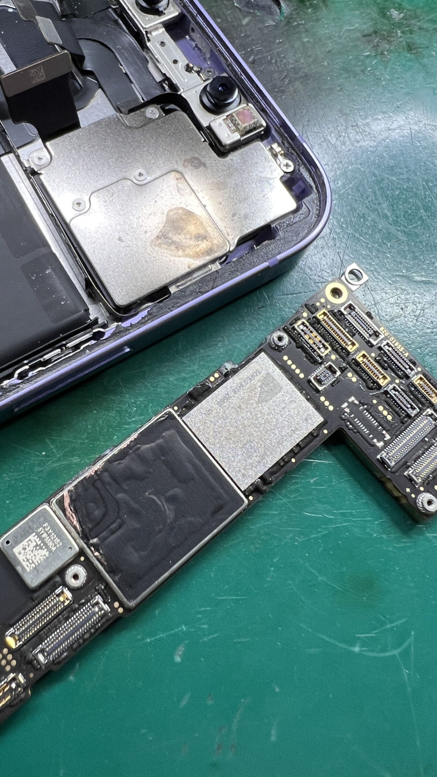 iPhone 12 水没 起動不可 内部確認