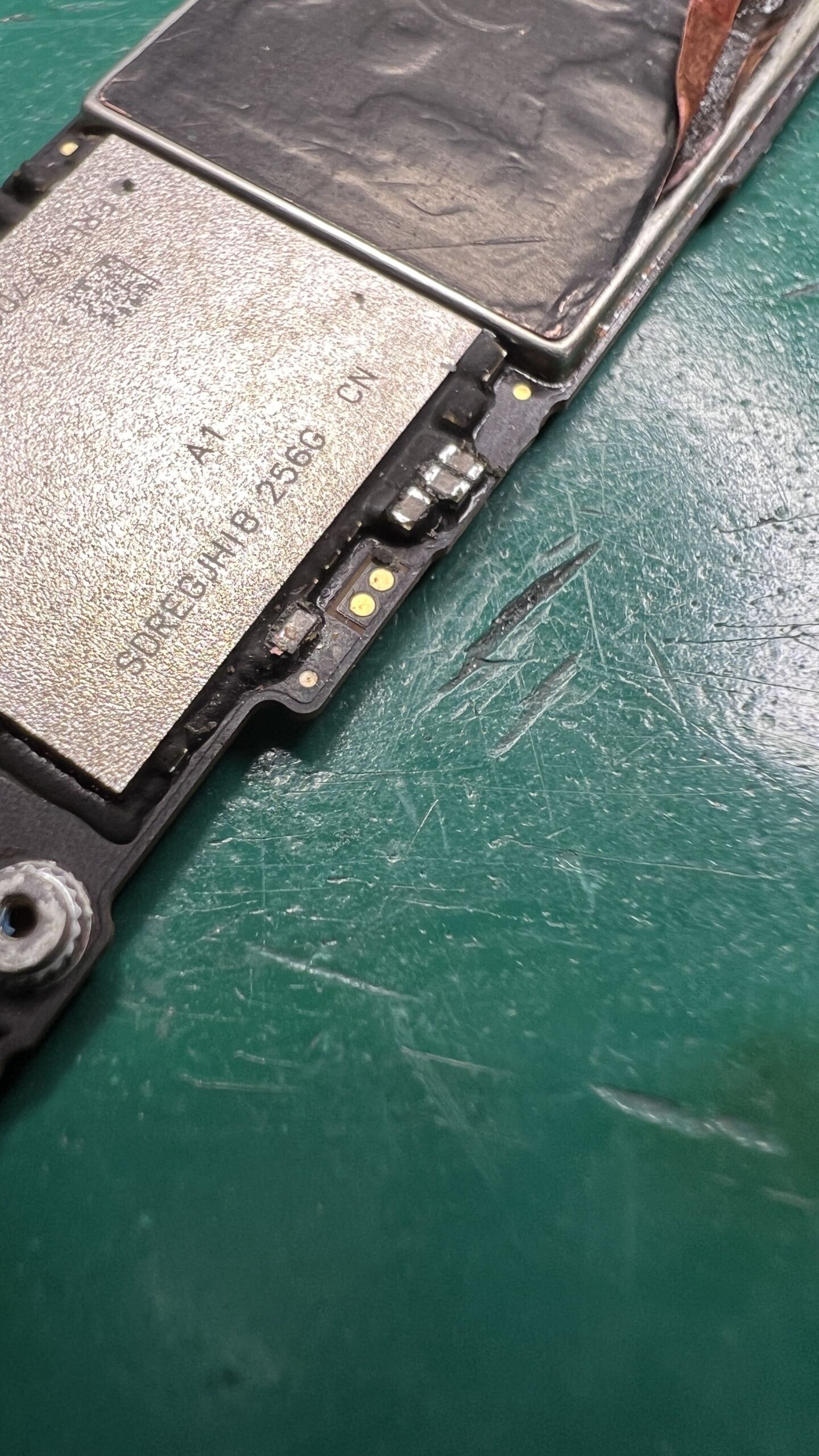iPhone 12 水没 基板内部確認