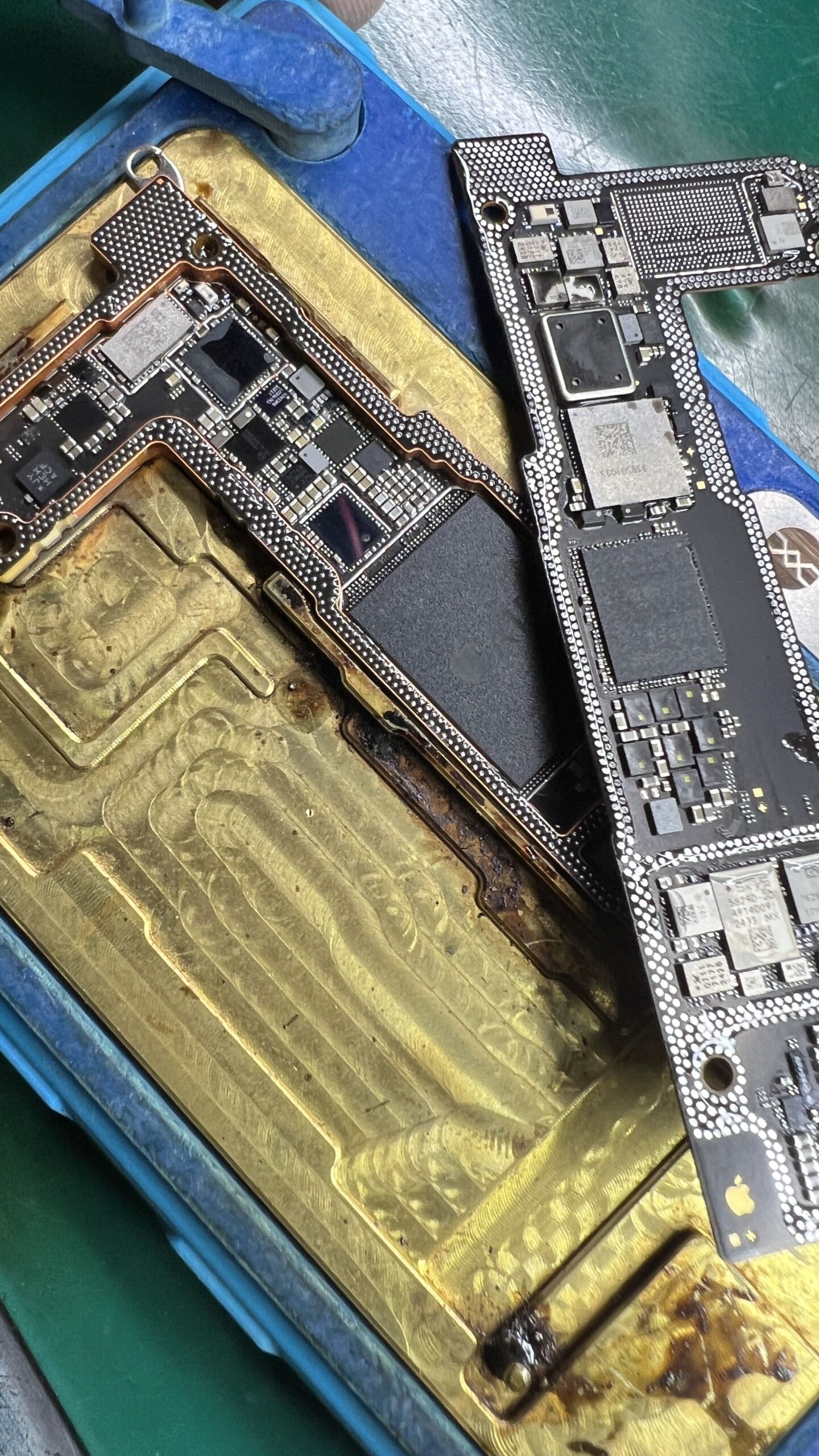 iPhone 14 故障コンデンサー 拡大
