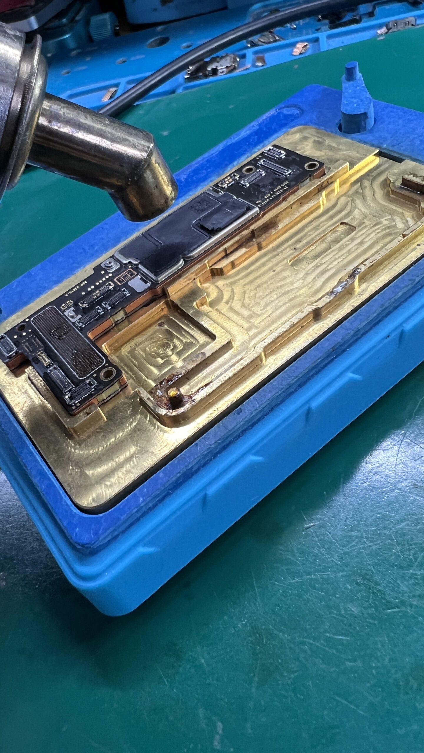 iPhone 15 積層基板 再接合 加熱作業