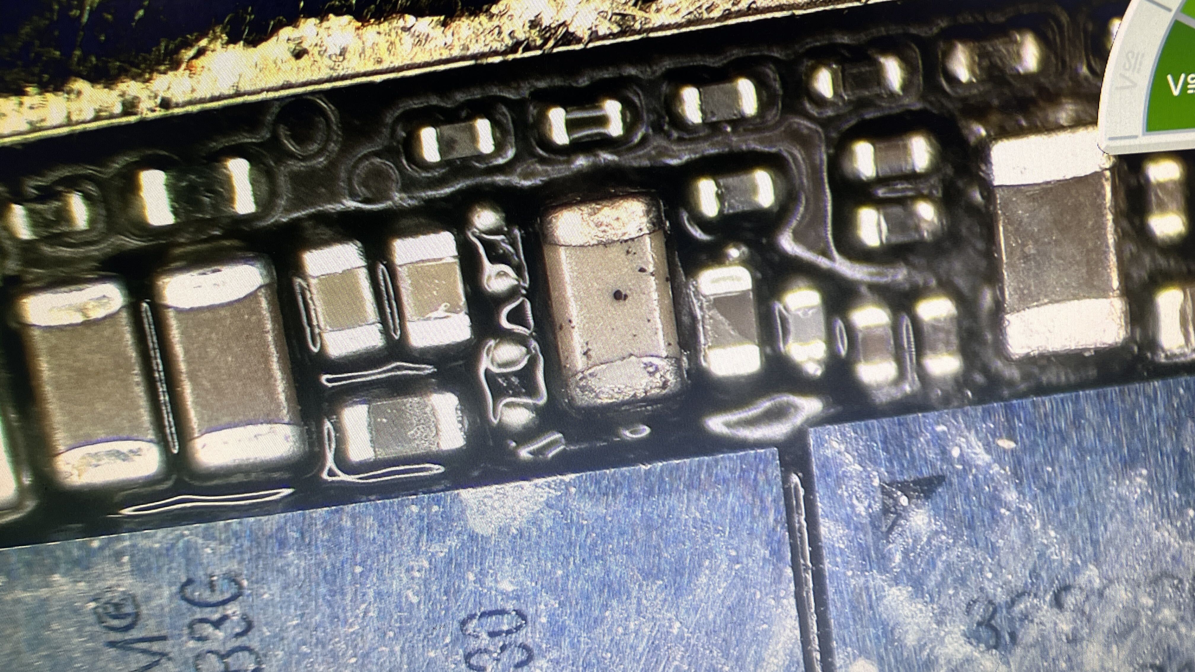 iPhone 8 コンデンサー破損 焦げ 基板故障