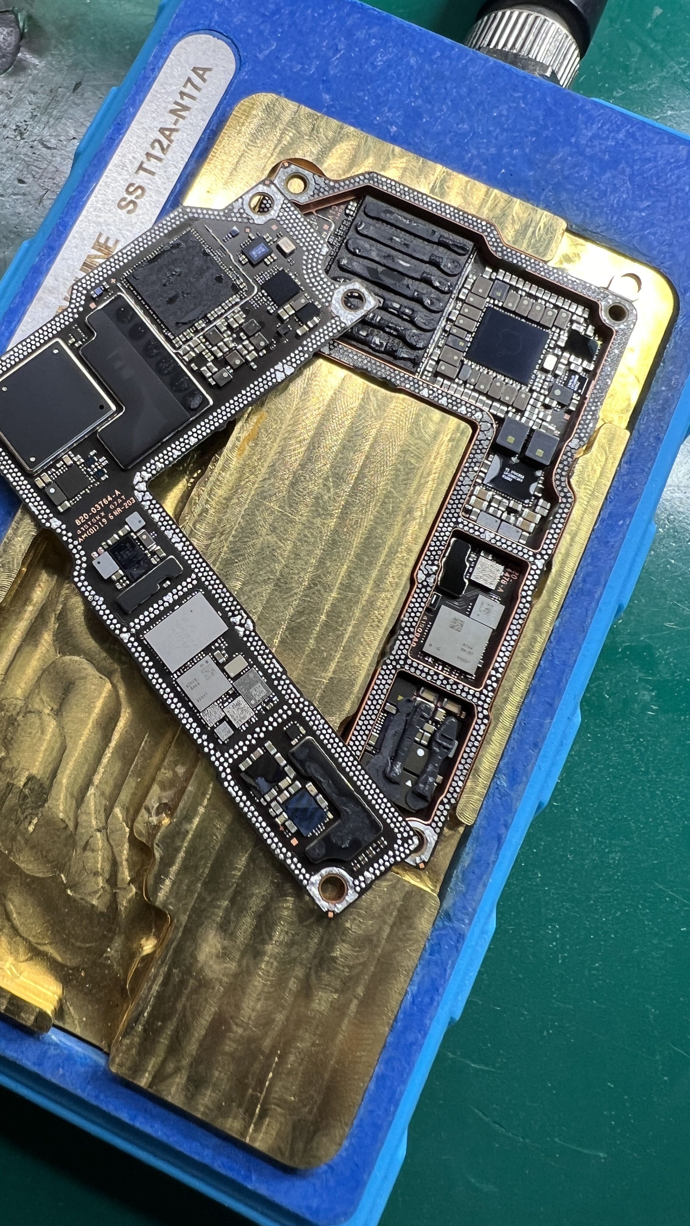 iPhone 17シリーズ 積層基板 セパレート 基板修理