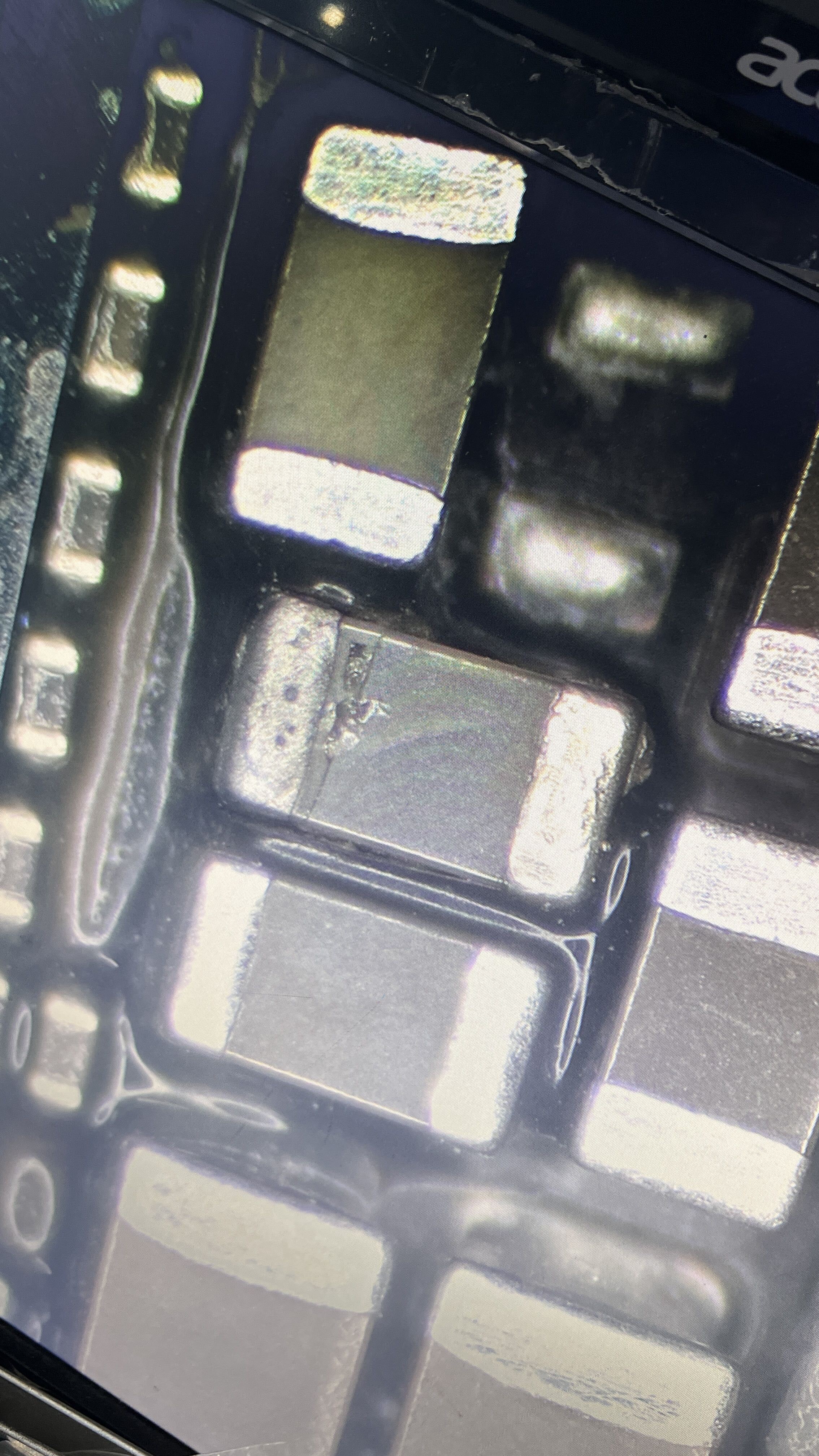 iPhone 17シリーズ 基板ショート 破損部品