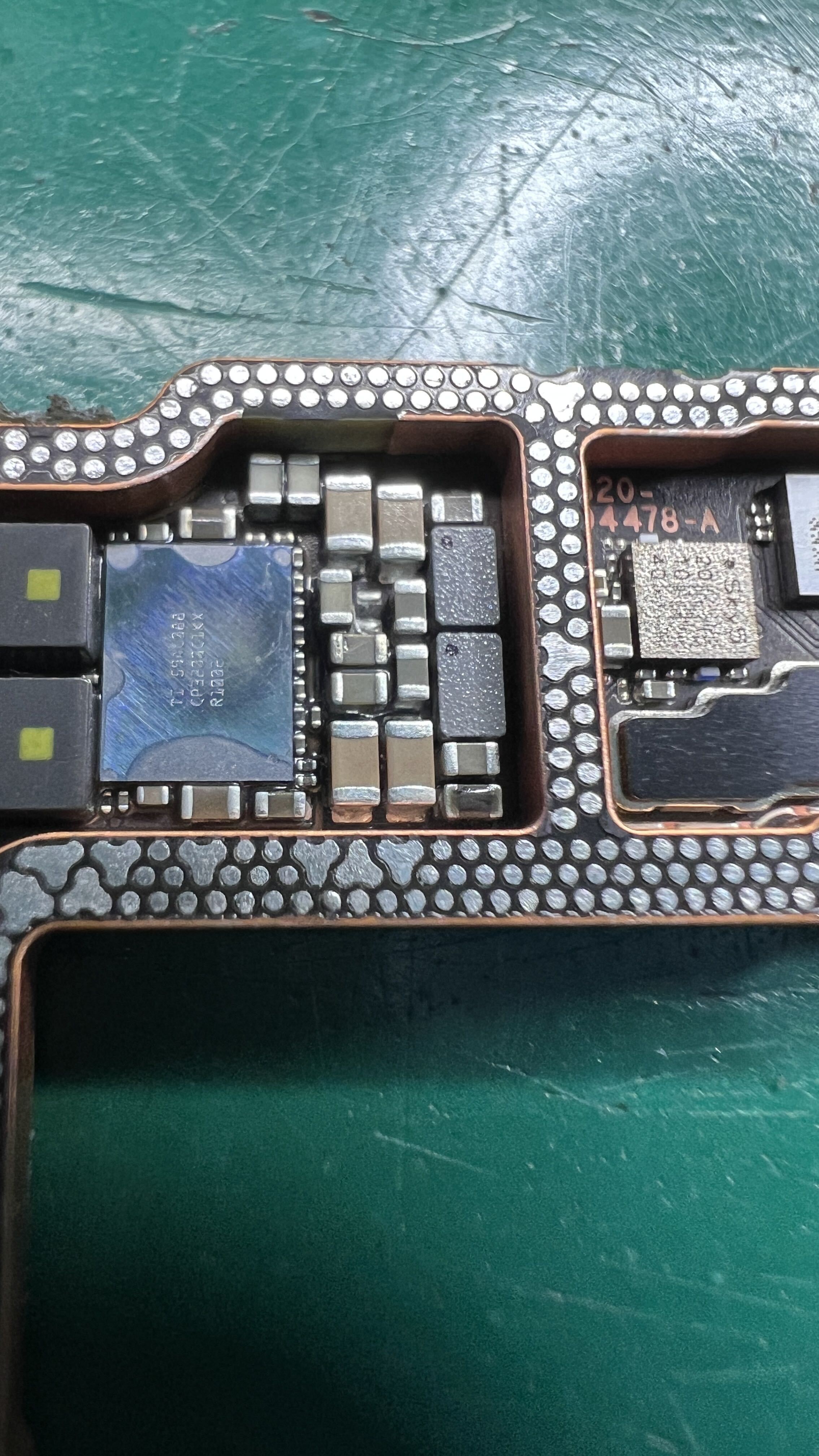 iPhone 17シリーズ 基板故障 積層基板 データ復旧