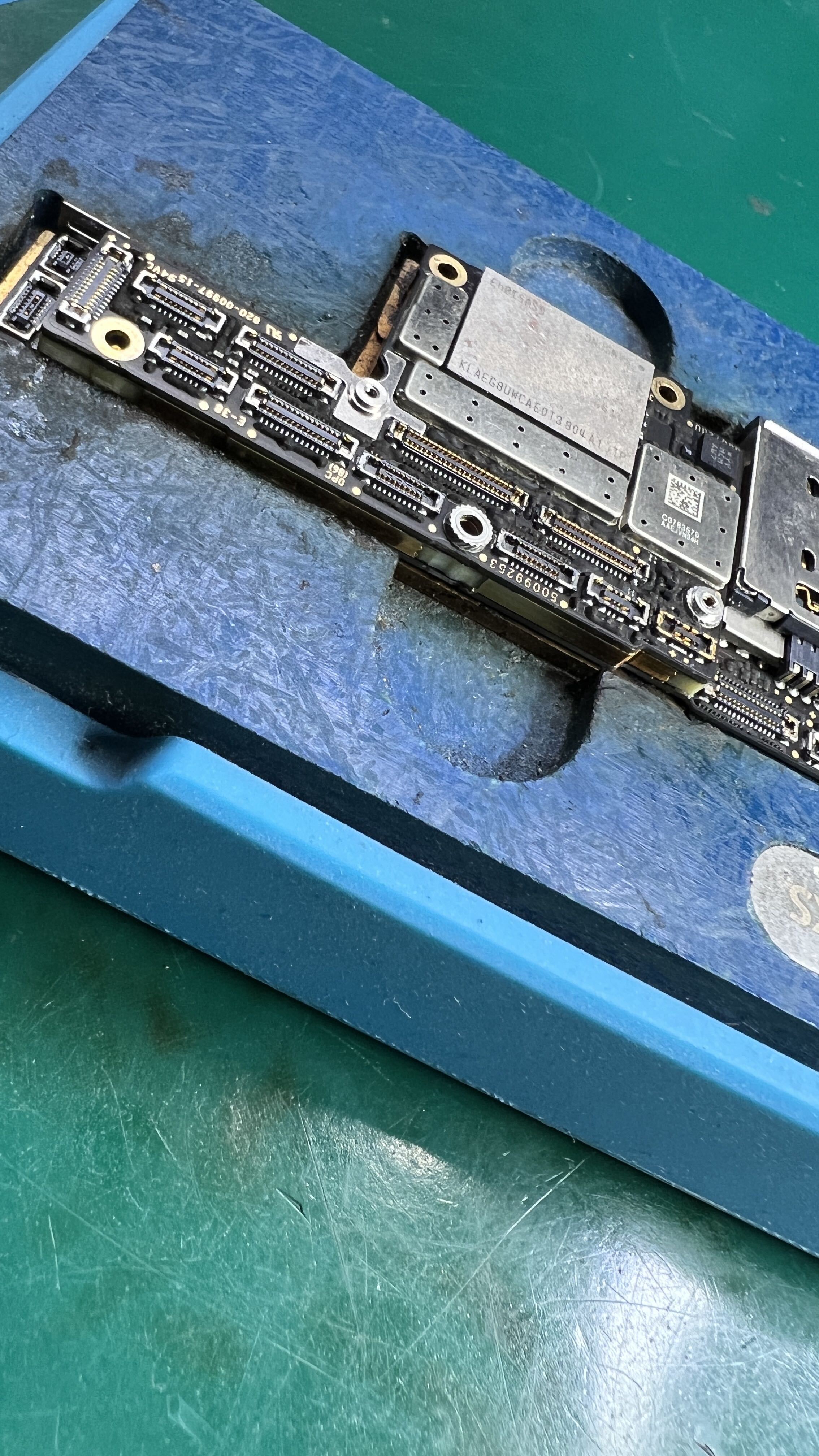 iPhone XS CPU移植 データ復旧 基板修理