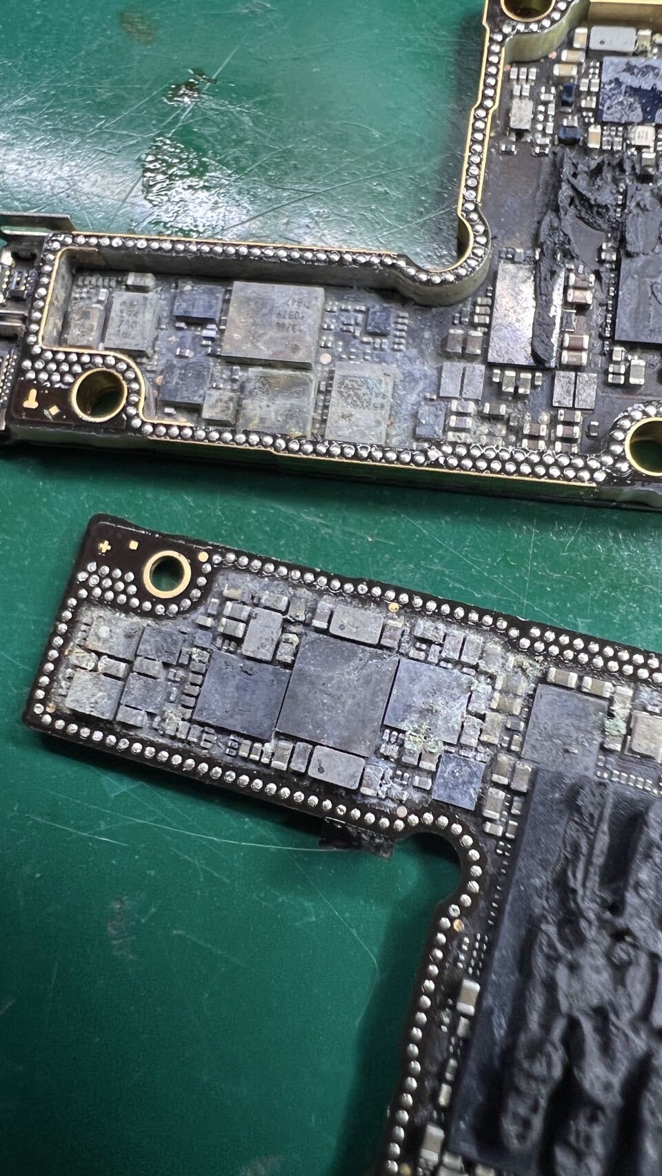iPhone XS 水没 基板腐食 重度水濡れ